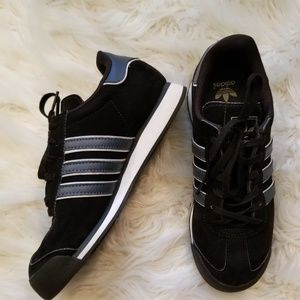 Samoa Adidas Sneakers size 6